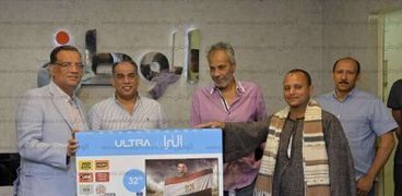 «مسلم» ود. أحمد محمود و«الكردوسى» و«صبرى» خلال تسليم الجوائز للفائزين