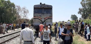توقف حركة القطارات بسبب اصطدام قطار بتروسيكل في قنا