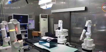 استخدام الروبوت بالعمليات الجراحية