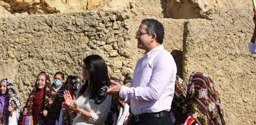 الدكتور خالد العنانى وزير السياحة والأثار خلال  افتتاحه مشروع ترميم قلعة شالي الأثرية بسيو