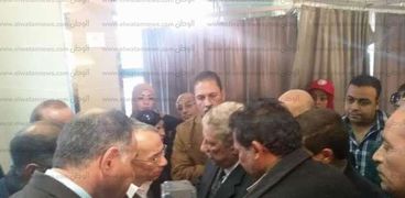 محافظ شمال سيناء "رفعنا مخلفات حادث الإرهاب داخل المسجد وننتظر انقضاء أيام العزاء لصرف التعويضات.