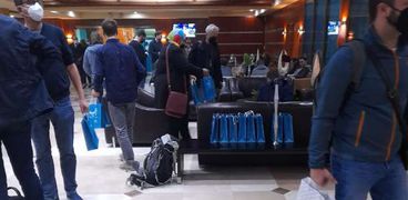 لحظة وصول أوركسترا فيينا إلى مطار القاهرة