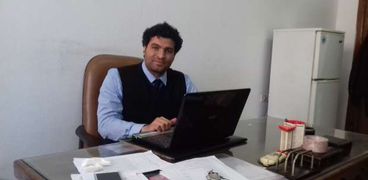 الدكتور محمود ربيع مدرس قسم الفيزياء بجامعة الفيوم