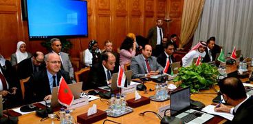 وزير الصناعة يدعو الدول العربية للمشاركة في فعاليات قمة المناخ