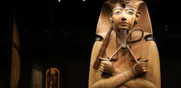 صورة توضح الذقن الطويلة عند المصري القديم