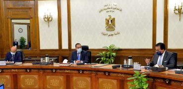 بالصور.. رئيس الوزراء يتابع خطوات مشروع الجينوم البشري المرجعي للمصريين