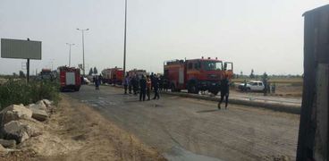 الاطفاء تتعامل مع شاحنة الفورمالين علي رافد جمصة