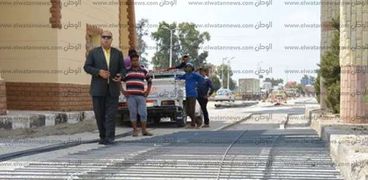 مساعد محافظ كفر الشيخ في جولة لتفقد الأعمال بمدخل المدينة