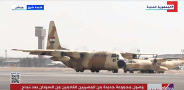 طائرة جديدة تقل مصريين عائدين من السودان