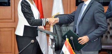 بروتوكول تعاون بين وزارتي الشباب والهجرة للاهتمام بالمصريين في الخارج