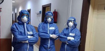 الفريق الطبي لمستشفى العزل بالمدينة الجامعية في بني سويف