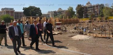 رئيس جامعة أسيوط يتفقد أعمال إنشاء أكبر مركز بحثي بالجامعات المصرية