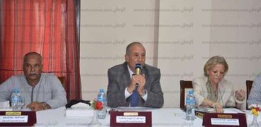 اجتماع محافظ البحر الأحمر و مستشار الرئيس وفايزة ابو النجا