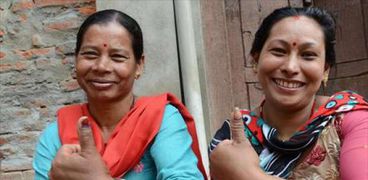 بالصور| النيباليون يصوتون في أول انتخابات محلية منذ 20 عاما