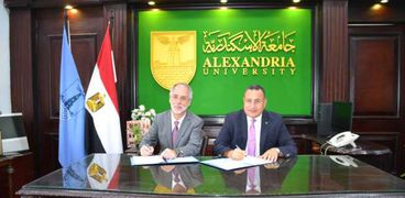 توقع اتفاقية جامعة الإسكندرية والاباما الأمريكية