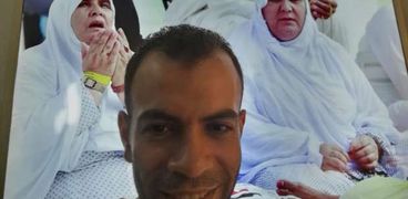 كريم محمد بائع ملابس الإحرام للحجاج