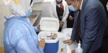 حملة تطعيم أهالى المنوفية تواصل عملها لليوم الثالث
