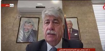 الدكتور أحمد مجدلاني وزير التنمية الإجتماعية الفلسطيني