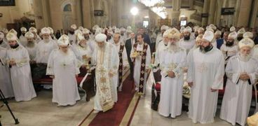 البابا تواضروس يصلي صلوات ترقية كهنة الإسكندرية