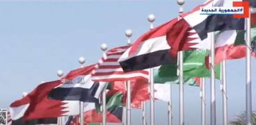 أعلام الدول المشاركة في قمة جدة