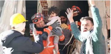 إنقاذ طفلة في تركيا
