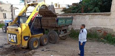 محافظ كفر الشيخ يتابع حملات النظافة وإزالة التعديات والرصف بـ4مراكز 