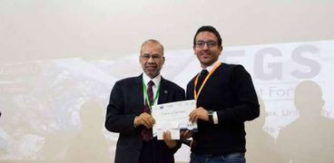 طالب بعلوم الإسكندرية يحصد احدى جوائز مؤتمر الجمعية الجيوفيزيقية المصرية