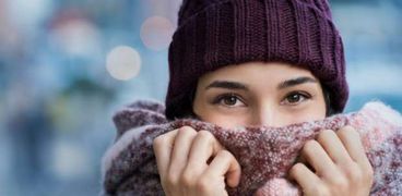 موعد انخفاض درجات الحرارة وارتداء الملابس الشتوية