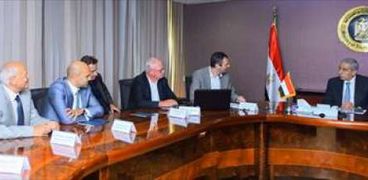 وزير التجارة والصناعة يبحث مع  شركة عالمية إنشاء أول مصنع لإنتاج الجيلاتين فى مصر