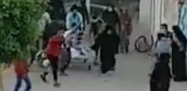 بالفيديو.. أهالي متوفاه باشتباه كورونا يقتحمون مستشفى بالشرقية ويأخذون الجثمان