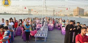 بالصور| الكنيسة تنظم حفل "باربيكيو" على باخرة نيلية لشباب شبرا الخيمة