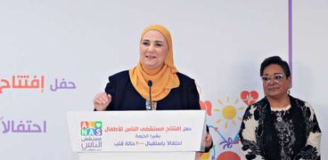 وزيرة التضامن خلال افتتاح مستشفي الناس بشبرا