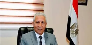 الدكتـور صـلاح الديـن مصيلحـى أستـاذ الباثولوجـي بكليـة الطـب البيطـري جامعـة قنـاة السويـس 