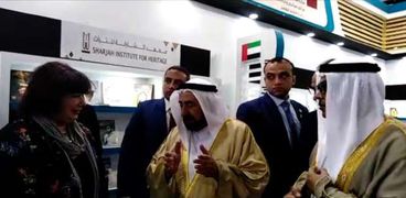حاكم الشارقة سلطان القاسمي خلال زيارته لمعرض القاهرة الدولي للكتاب