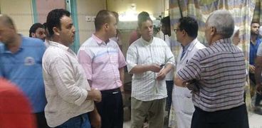 رئيس إيتاى البارود يتفقد المستشفى المركزى ويحيل طبيبا وموظفا للتحقيق