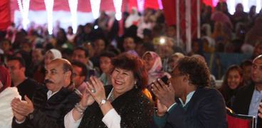 وزيرة الثقافة ومحافظ أسوان يتابعان احتفالات تعامد الشمس بالسوق الشعبي
