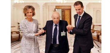 الرئيس بشار الأسد يكرم محمد دعبول