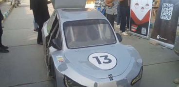 طلاب جامعة المنوفية يبتكرون سيارة كهربائية