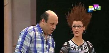 موناليزا مع حجاج عبدالعظيم في مسرحية حكيم عيون