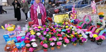 رانيا وسط منتجات الورد