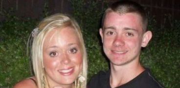 رجل يطعن صديقته 40 مرة حتى الموت ويدفع شقيقها للانتحار