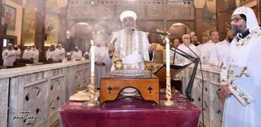 البابا تواضروس يصلي قداس خميس العهد