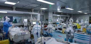 مستشفى يمتليء بمرضى كورونا في الولايات المتحدة