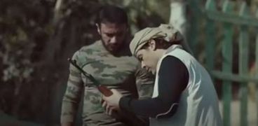 مشهد لحسن اللول بجوار أحمد العوضي من مسلسل الاختيار