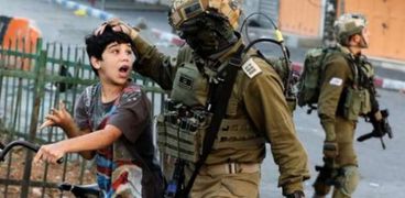 قوات الاحتلال تعتقل الأطفال - أرشيفية