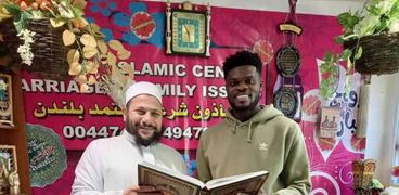 توماس بارتي يعتنق الإسلام