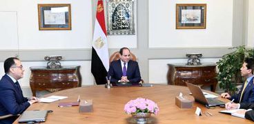 السيسى يجتمع مع رئيس الوزراء ووزير الشباب والرياضة