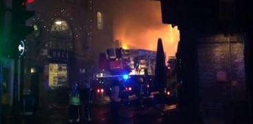 حريق يدمر احد مباني سوق كامدن لوك الشهير في لندن