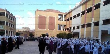 بالصور|274مدرسة تستقبل طلاب كفر الشيخ وسط تواجد أمنى وكلمات عن الانتماء