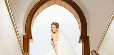 بالصور| مي فخري بـ"فستان زفاف" في جلسة تصوير جديدة